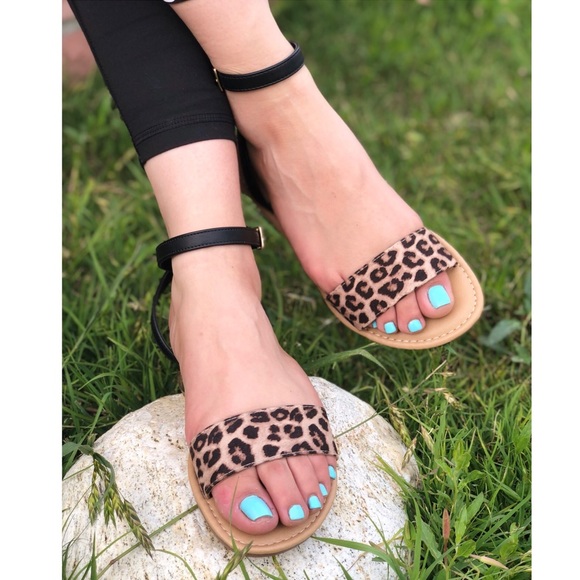 🔅Size 5.5 Only🔅Leopard Print Flat Sandals - Picture 3 of 7